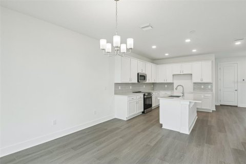 Townhouse in Wesley Chapel, Florida 3 bedrooms, 162.39 sq.m. № 2138307 - photo 5