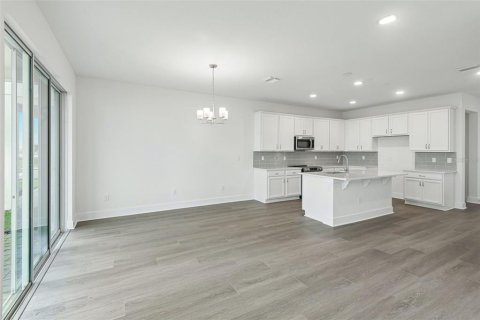 Townhouse in Wesley Chapel, Florida 3 bedrooms, 162.39 sq.m. № 2138307 - photo 3