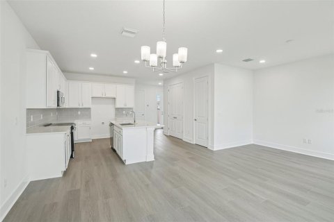 Townhouse in Wesley Chapel, Florida 3 bedrooms, 162.39 sq.m. № 2138307 - photo 7