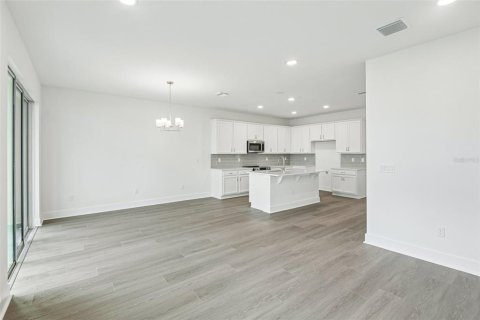 Townhouse in Wesley Chapel, Florida 3 bedrooms, 162.39 sq.m. № 2138307 - photo 4
