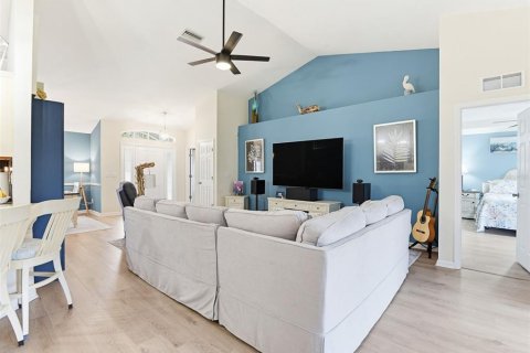 House in New Smyrna Beach, Florida 3 bedrooms, 157 sq.m. № 2151004 - photo 12
