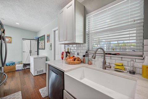 House in Fort Lauderdale, Florida 3 bedrooms, 152.64 sq.m. № 2242257 - photo 18
