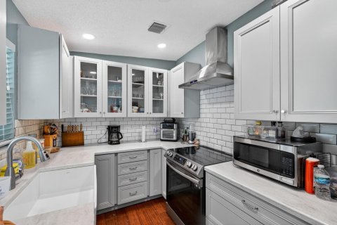 House in Fort Lauderdale, Florida 3 bedrooms, 152.64 sq.m. № 2242257 - photo 15