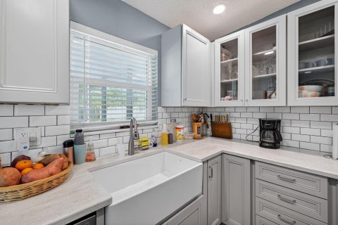 House in Fort Lauderdale, Florida 3 bedrooms, 152.64 sq.m. № 2242257 - photo 16