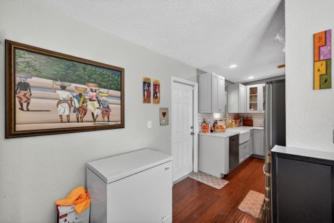 House in Fort Lauderdale, Florida 3 bedrooms, 152.64 sq.m. № 2242257 - photo 12