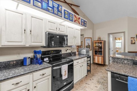 House in Lake Panasoffkee, Florida 3 bedrooms, 158.03 sq.m. № 1837405 - photo 15