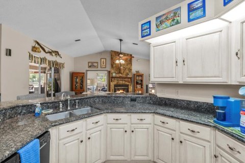 House in Lake Panasoffkee, Florida 3 bedrooms, 158.03 sq.m. № 1837405 - photo 14