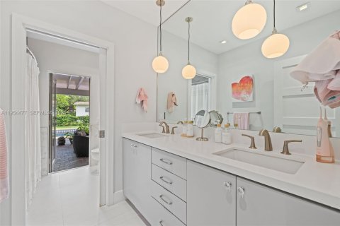 Купить виллу или дом в Майами, Флорида 4 спальни, 244.7м2, № 2011988 - фото 28