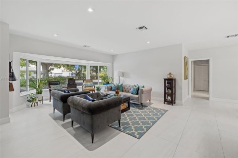 Купить виллу или дом в Майами, Флорида 4 спальни, 244.7м2, № 2011988 - фото 9