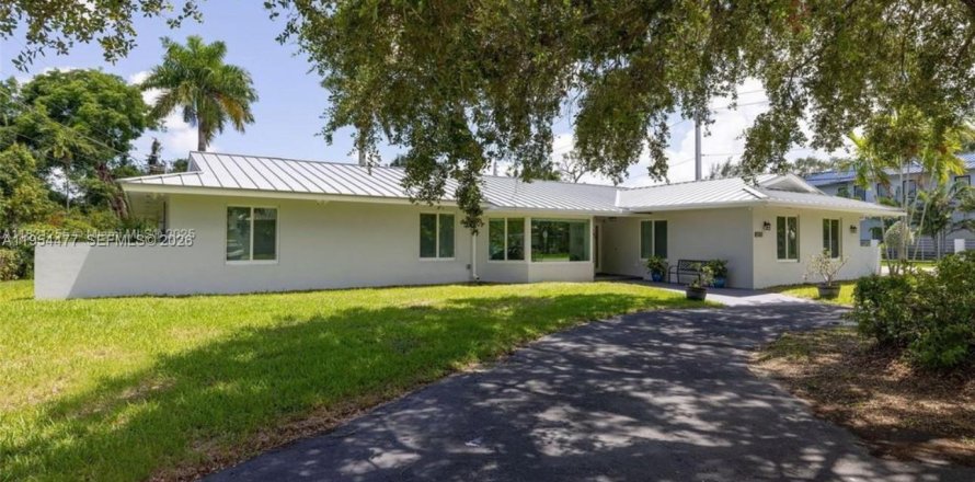 Дом в Майами, Флорида 4 спальни, 244.7м2 № 2011988