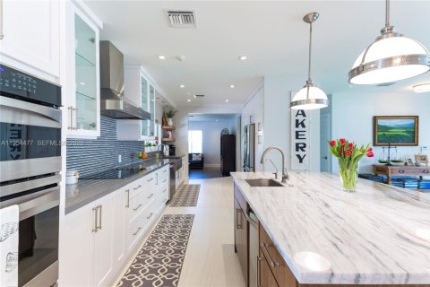 Купить виллу или дом в Майами, Флорида 4 спальни, 244.7м2, № 2011988 - фото 3