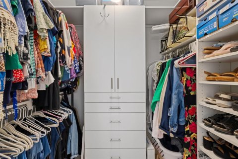 Купить виллу или дом в Майами, Флорида 4 спальни, 244.7м2, № 2011988 - фото 15