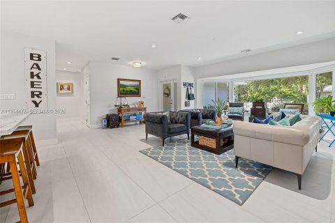 Купить виллу или дом в Майами, Флорида 4 спальни, 244.7м2, № 2011988 - фото 10