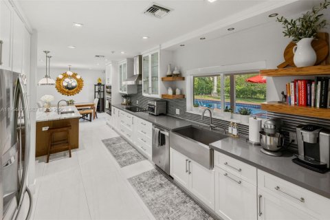 Купить виллу или дом в Майами, Флорида 4 спальни, 244.7м2, № 2011988 - фото 4