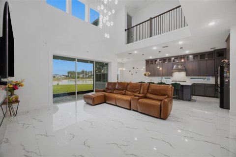 Villa ou maison à vendre à Zephyrhills, Floride: 5 chambres, 396.88 m2 № 2216497 - photo 8