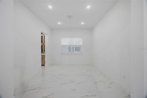 Villa ou maison à vendre à Zephyrhills, Floride: 5 chambres, 396.88 m2 № 2216497 - photo 18