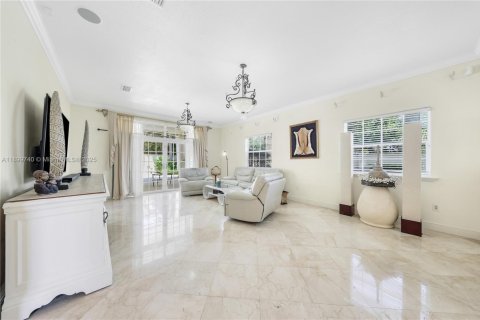 Купить виллу или дом в Майами, Флорида 7 спален, 540.41м2, № 1955884 - фото 11