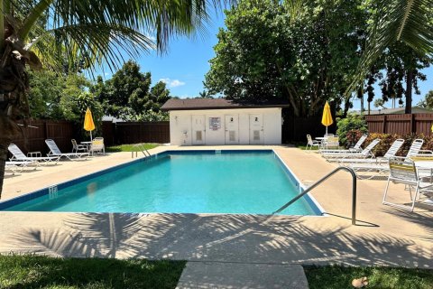 Adosado en venta en West Palm Beach, Florida, 2 dormitorios, 110.74 m2 № 1222812 - foto 1