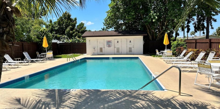 Adosado en West Palm Beach, Florida 2 dormitorios, 110.74 m2 № 1222812