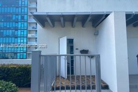 Condo in Miami, Florida, 1 bedroom № 2152998 - photo 21
