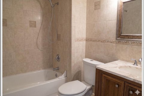 House in Wellington, Florida 4 bedrooms, 221.57 sq.m. № 2114568 - photo 6