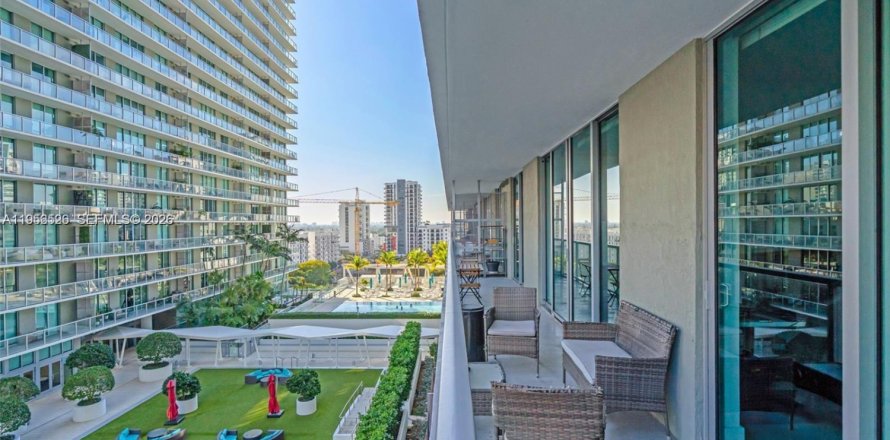 Condominio en Miami, Florida, 2 dormitorios  № 2010633