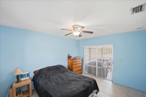 House in Port St. Lucie, Florida 2 bedrooms, 83.61 sq.m. № 2083540 - photo 11