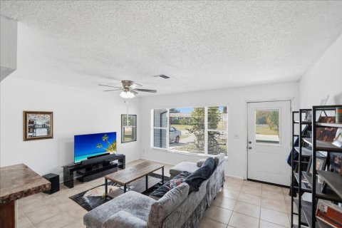 House in Port St. Lucie, Florida 2 bedrooms, 83.61 sq.m. № 2083540 - photo 4