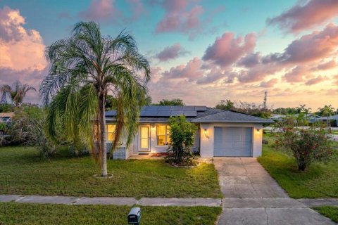 House in Port St. Lucie, Florida 2 bedrooms, 83.61 sq.m. № 2083540