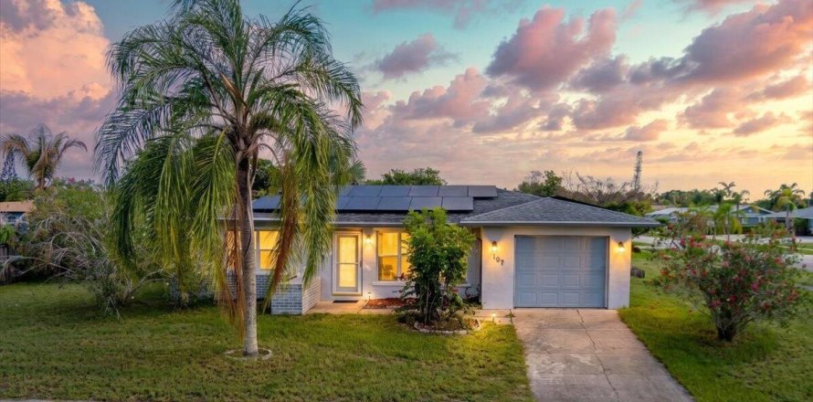House in Port St. Lucie, Florida 2 bedrooms, 83.61 sq.m. № 2083540