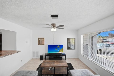 House in Port St. Lucie, Florida 2 bedrooms, 83.61 sq.m. № 2083540 - photo 3