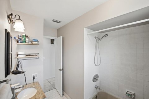 House in Port St. Lucie, Florida 2 bedrooms, 83.61 sq.m. № 2083540 - photo 13