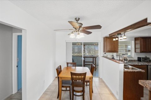 House in Port St. Lucie, Florida 2 bedrooms, 83.61 sq.m. № 2083540 - photo 5