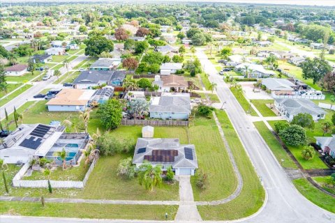 House in Port St. Lucie, Florida 2 bedrooms, 83.61 sq.m. № 2083540 - photo 21