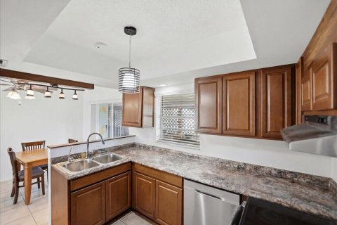 House in Port St. Lucie, Florida 2 bedrooms, 83.61 sq.m. № 2083540 - photo 8