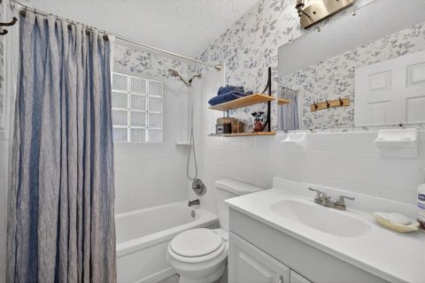 House in Port Richey, Florida 3 bedrooms, 116.69 sq.m. № 1884465 - photo 12