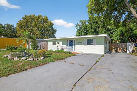 House in Port Richey, Florida 3 bedrooms, 116.69 sq.m. № 1884465 - photo 2