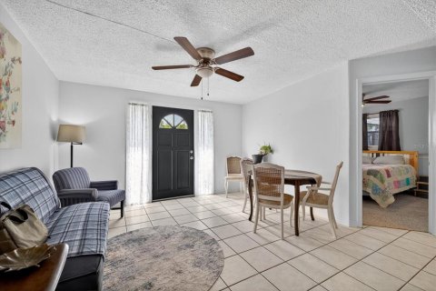 House in Port Richey, Florida 3 bedrooms, 116.69 sq.m. № 1884465 - photo 8