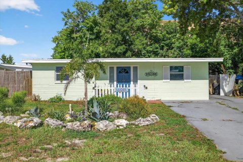 House in Port Richey, Florida 3 bedrooms, 116.69 sq.m. № 1884465 - photo 1