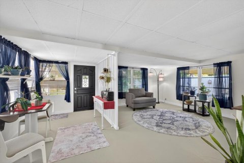 House in Port Richey, Florida 3 bedrooms, 116.69 sq.m. № 1884465 - photo 21