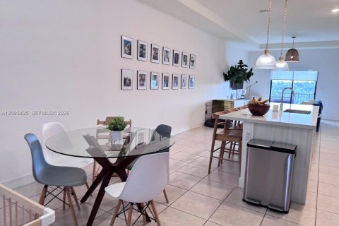 Condo in Doral, Florida, 3 bedrooms № 2382464 - photo 12
