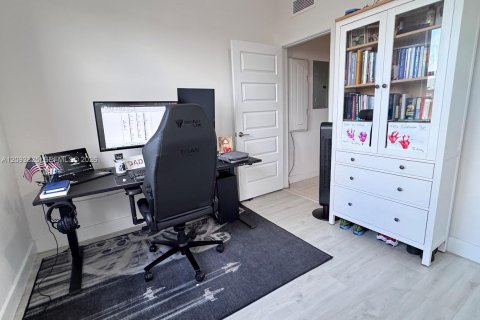 Condo in Doral, Florida, 3 bedrooms № 2382464 - photo 8