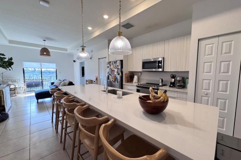 Condo in Doral, Florida, 3 bedrooms № 2382464 - photo 7