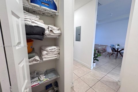Condo in Doral, Florida, 3 bedrooms № 2382464 - photo 19