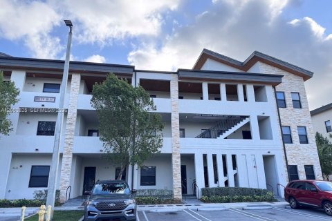 Condo in Doral, Florida, 3 bedrooms № 2382464 - photo 2