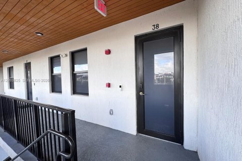 Condo in Doral, Florida, 3 bedrooms № 2382464 - photo 3