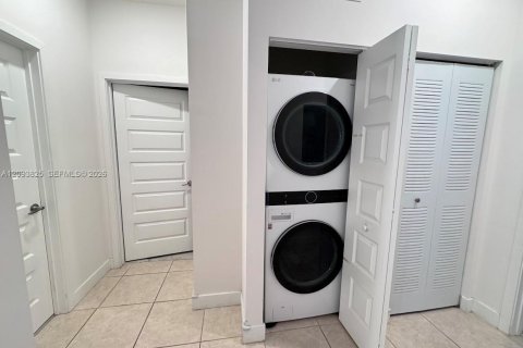 Condo in Doral, Florida, 3 bedrooms № 2382464 - photo 18