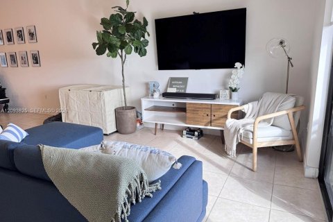 Condo in Doral, Florida, 3 bedrooms № 2382464 - photo 14