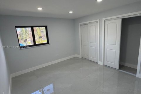 Снять в аренду виллу или дом в Санрайз, Флорида 4 спальни, 162.58м2, № 1999884 - фото 6