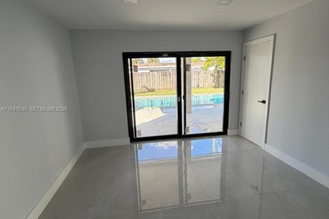 Снять в аренду виллу или дом в Санрайз, Флорида 4 спальни, 162.58м2, № 1999884 - фото 2